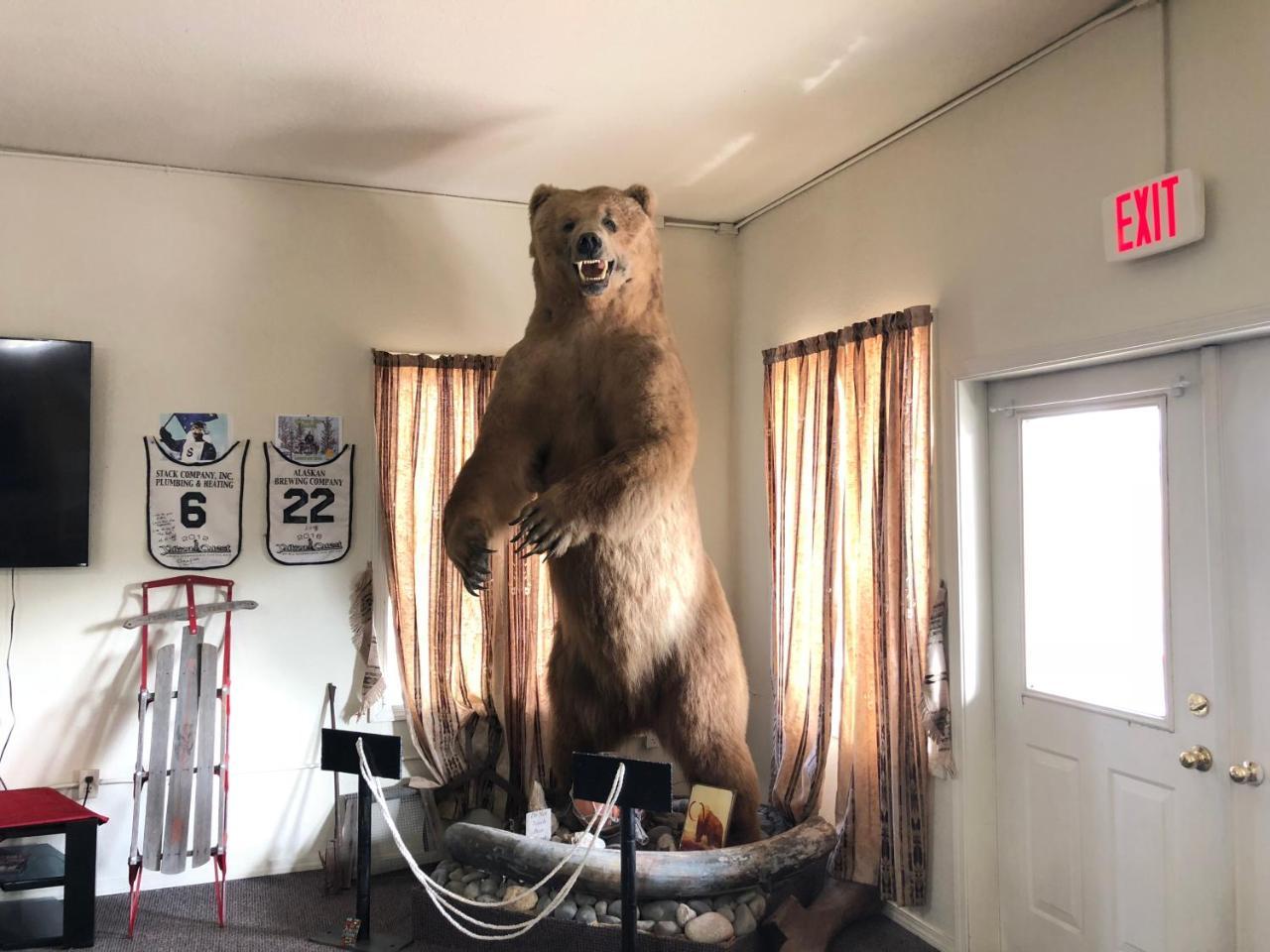 The Golden Bear Motel Tok Luaran gambar